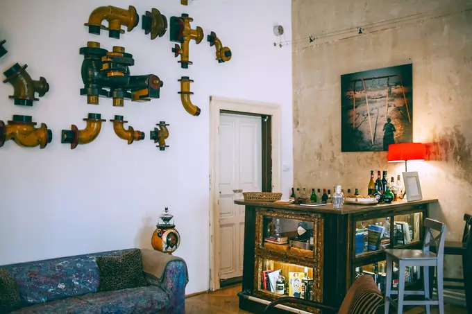 Bam's home interior