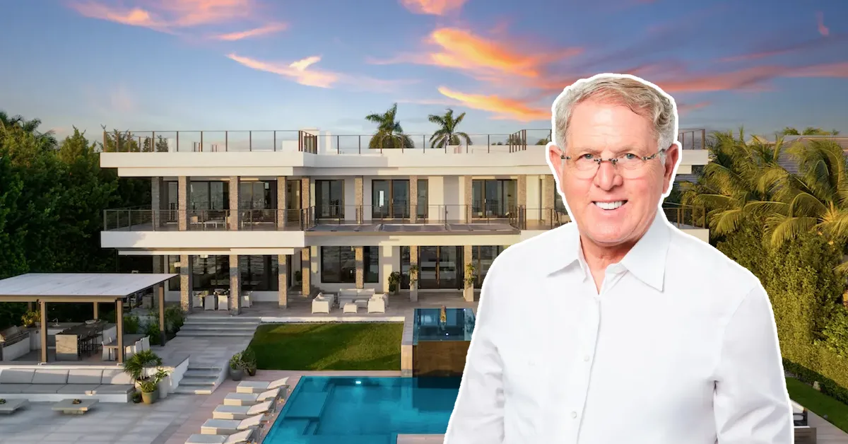 Exterior view of the Jay Schottenstein House, showcasing its modern architecture, grand entrance, and elegant landscaping.